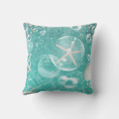 ティール(緑がかった色)魅惑シースターフィッシュ&バブルズ海ビーチ クッション (裏面)