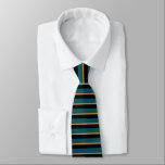 ティール（緑がかった色）黒と金ゴールドの横結ストライプのび ネクタイ<br><div class="desc">このネクタイで目立つと同時に上品に見える。衣服を次の尾行イベントに！</div>