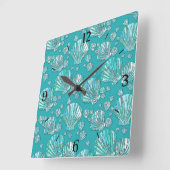 ティール(緑がかった色)、seafoamの海の貝、ターコイズの背景 スクエア壁時計 (傾斜)