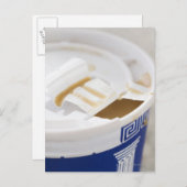 テイクアウトコーヒーのクローズアップ ポストカード (正面/裏面)