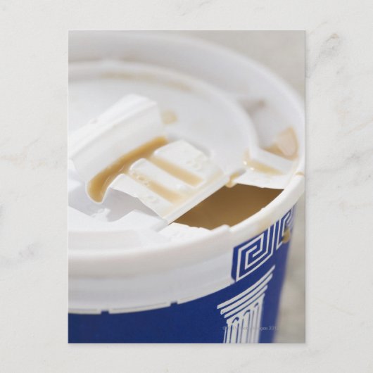 テイクアウトコーヒーのクローズアップ ポストカード (正面)
