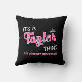 テイラーの言う事は分からない クッション (裏面)