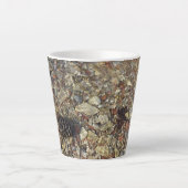 テイラークリークの小石自然写真 カフェラテマグ (正面)