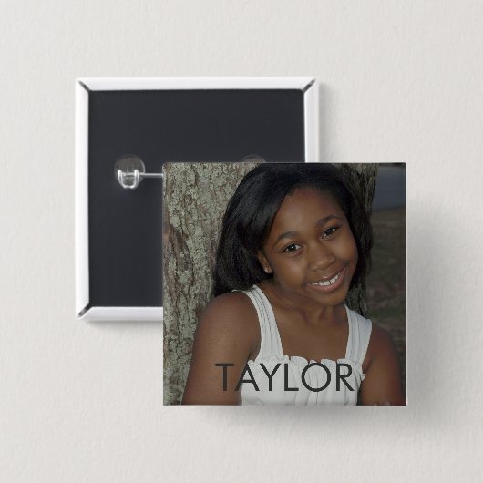 テイラー 缶バッジ (正面&裏面)