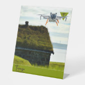 テガルヤ 台座サイン (正面)