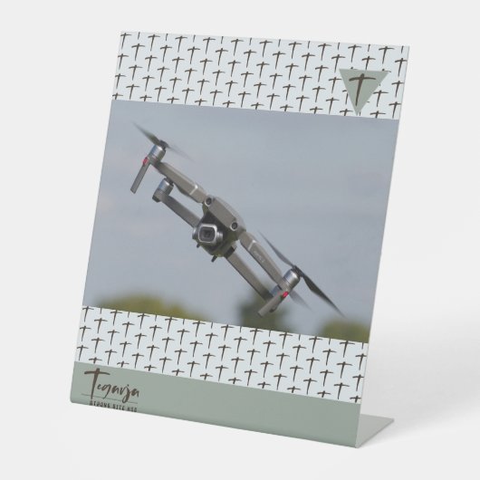 テガルヤ 台座サイン (正面)