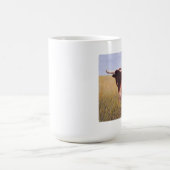 テキサス州の長角牛が付いている白いマグ コーヒーマグカップ (中央)