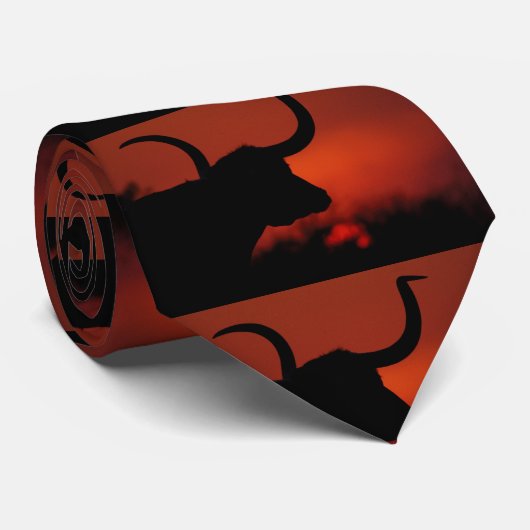 テキサス州の長角牛の深紅の日没 ネクタイ (ロール)