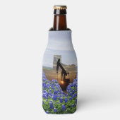 テキサス州油ポンプジャックオンサンセットオンブルーボンネット ボトルクーラー (ボトル正面)