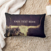 テキサス州Longhornの牛動揺してが茶色の文字を追加 ランバークッション (ブランケット)