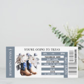 テキサス風のオシャレをした陽気な花嫁が、女子会用の航空券を手にしている 招待状 (スタンド正面)