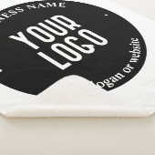 テキストとアップロードされたロゴ | 編集可能な黒と白 シェルパブランケット (3/4)