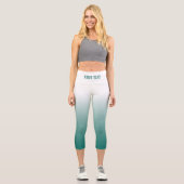 テキストまたは名前の追加ティール（緑がかった色）のモダンテンプレート カプリレギンス (正面)