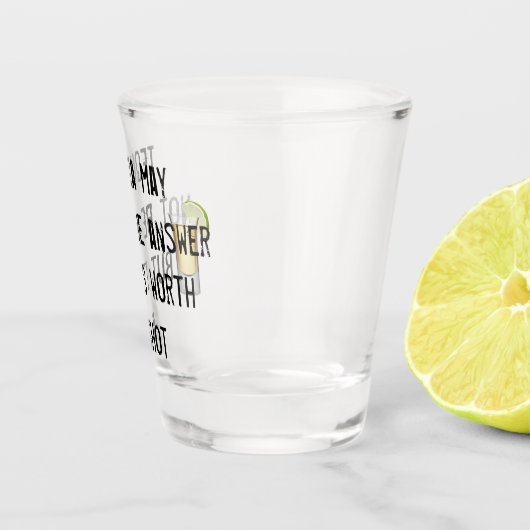 テキーラは答えではないかもしれないが、それはショットの価値がある ショットグラス (右)