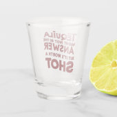 テキーラは答えではなく、その価値のあるショットであるかもしれない ショットグラス (裏面)