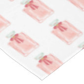 テクスチャー加工された手描きのウェディングボトル テーブルクロス (アングル)