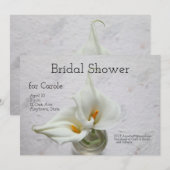 テクスチャ付きの背景シャワー上のカラのユリ 招待状 (正面/裏面)