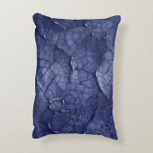 テクスチャ付きダークネイビー上の装飾的なベネチアンマスク アクセントクッション (裏面(縦))