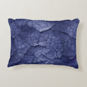 テクスチャ付きダークネイビー上の装飾的なベネチアンマスク アクセントクッション (裏面)