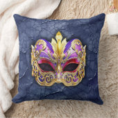 テクスチャ付きダークネイビー上の装飾的なベネチアンマスク クッション (ブランケット)