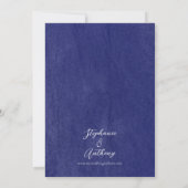 テクスチャ付きネイビーブルーワイルドフラワー結婚バード 招待状 (裏面)