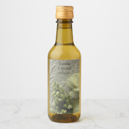 テクスチャ付き紙の白いラヌカルスとライラック ワインラベル