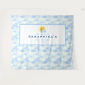 テクスチャ付き青と白の雲の赤ちゃんシャワー背景 タペストリー (正面(横))