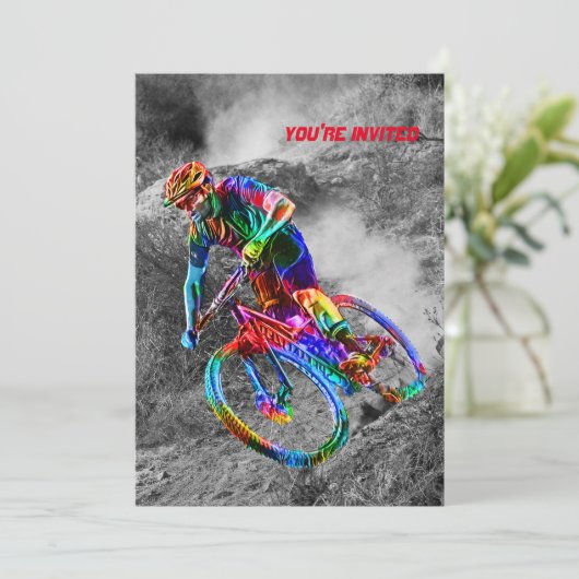 テクニカラーマウンテンバイクもしくは自転車に乗る人が競走する登山道 招待状 (スタンド正面)