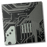 テクノロジーブラック回路基板 タイル<br><div class="desc">エレクトロニクス愛好家やテクノロジーに精通した世界中の人々に最適！黒色の背景回路基板を搭載。</div>