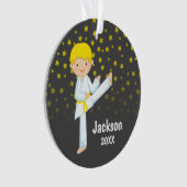 テコンドイエローベルトブロンドパーソナライズされたボーイ オーナメント (正面)