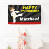 テコンドーの空手の黄色ベルトの男の子の誕生日 横断幕 (インサイチュ)