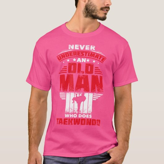 テコンドーをする老人を決して過小評価しない Tシャツ (正面)