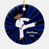 テコンドー空手ブルーベルトボーイパーソナライズされた セラミックオーナメント (裏面)