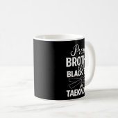 テコンドー黒帯を持つ兄を誇りに思う コーヒーマグカップ (正面右)