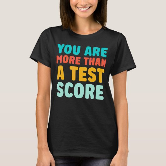テストの日の先生テストのスコアより多い Tシャツ (正面)