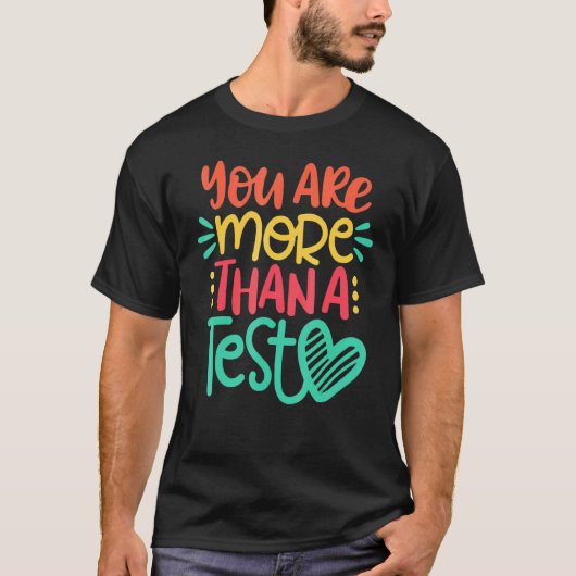 テストの日の先生テストのスコアより多い Tシャツ (正面)