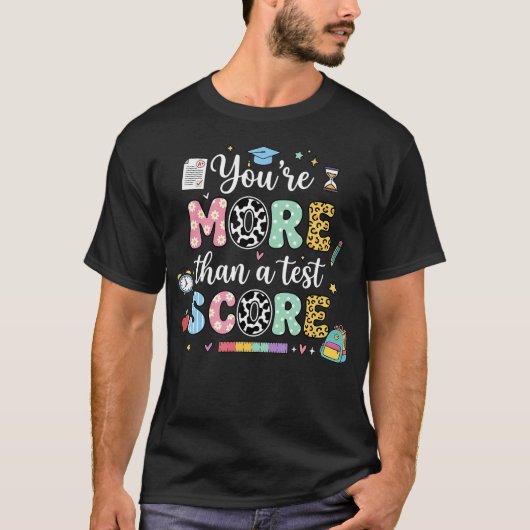テストの日 あなたはテストの点数以上の存在です 先生 Tシャツ (正面)