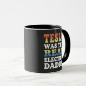 テスラは本当の電気パパ Funny EV Enthusi マグカップ (正面右)