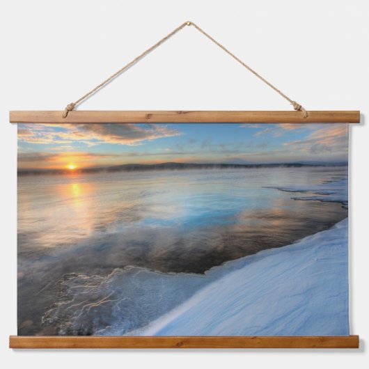 テスリン湖ゆくん降り注ぎ 吊り下げ型タペストリー (正面)