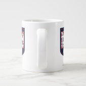 テッドなげなわ |チームタイポグラフィグラフィック ジャンボコーヒーマグカップ (裏面)