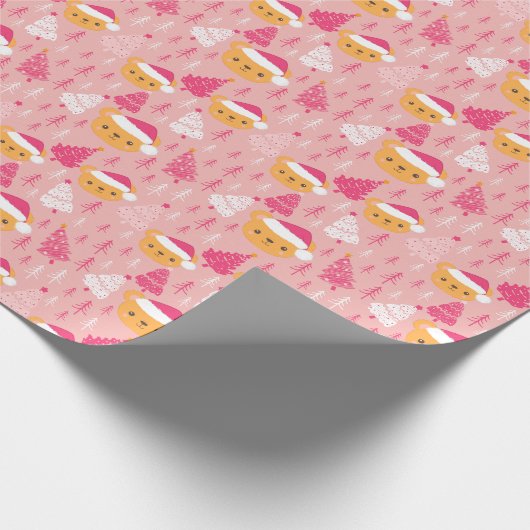 テディがサンタハットの木ピンクのクリスマスを支える ラッピングペーパー (角)