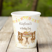 テディはピクニックの誕生日パーティーを催す