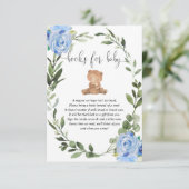 テディは男の赤ちゃんのための緑の青いフローラの本を持つ エンクロージャーカード (スタンド正面)