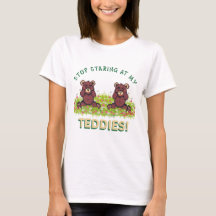 テディストップスのTシャツを見つめて