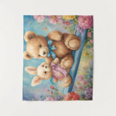 テディベアとバニーが庭に座る タペストリー (正面)