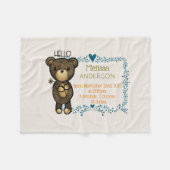 テディベアとブルーフローラリースベビー誕生 フリースブランケット (正面(横))