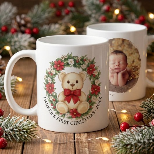 テディベアと花輪の赤ちゃんの初めてのクリスマス コーヒーマグカップ