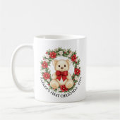 テディベアと花輪の赤ちゃんの初めてのクリスマス コーヒーマグカップ (左)
