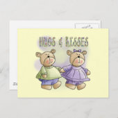 テディベアの抱擁とキスのTシャツと贈り物 ポストカード (正面/裏面)