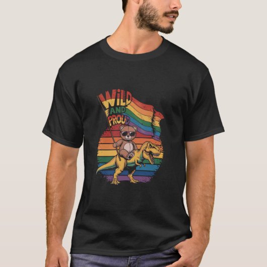 テディベアは虹の旗を持つ恐竜に乗っている Tシャツ (正面)